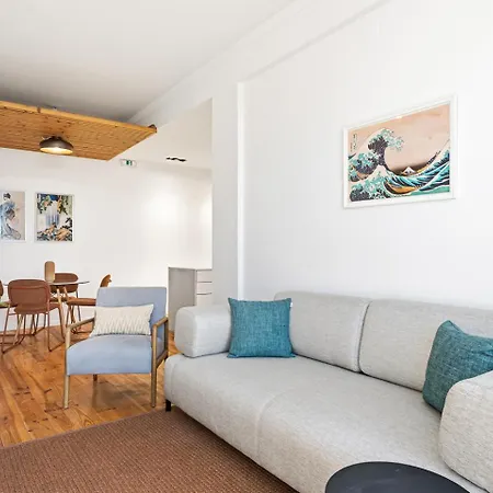 Fernandes Tomas Flat, Steps To Bolhao Market